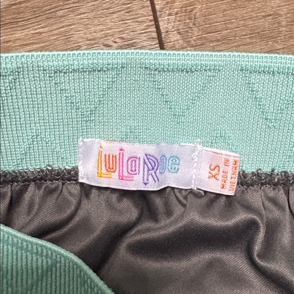 EUC LuLaRoe Lucy Lace Midi Skirt Gray XS - Picture 6 of 7